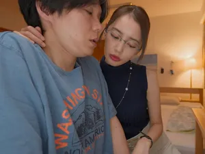 Thanh niên sục cặc ngay trước mặt mẹ kế