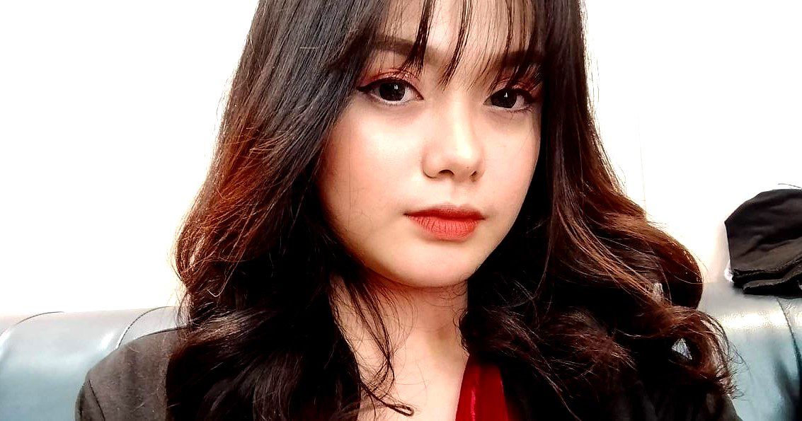 Thở hổn hển vì anh cứ xoạc sâu vào bướm em